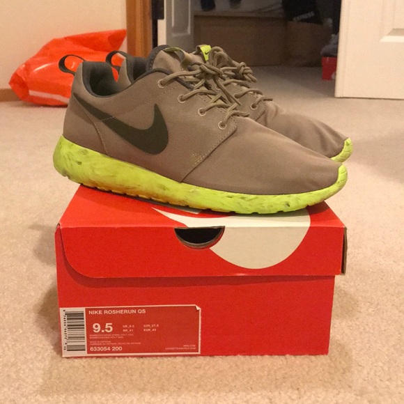 Preowned Nike Roshe Run Bamboo Marble Size 9.5 - Picture 1 of 5